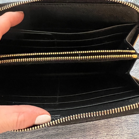 Prada zipper wallet - Picture 3 of 3